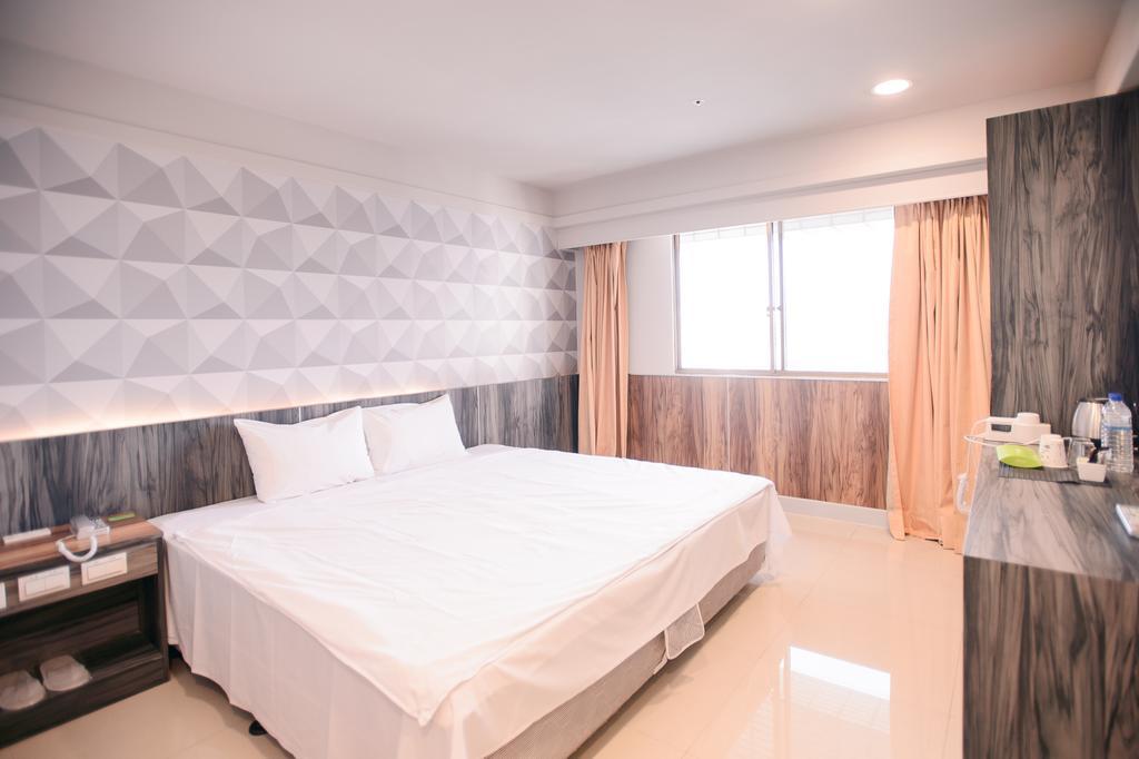 Kiwi-Taichung Station Branch 1 Hotell Eksteriør bilde