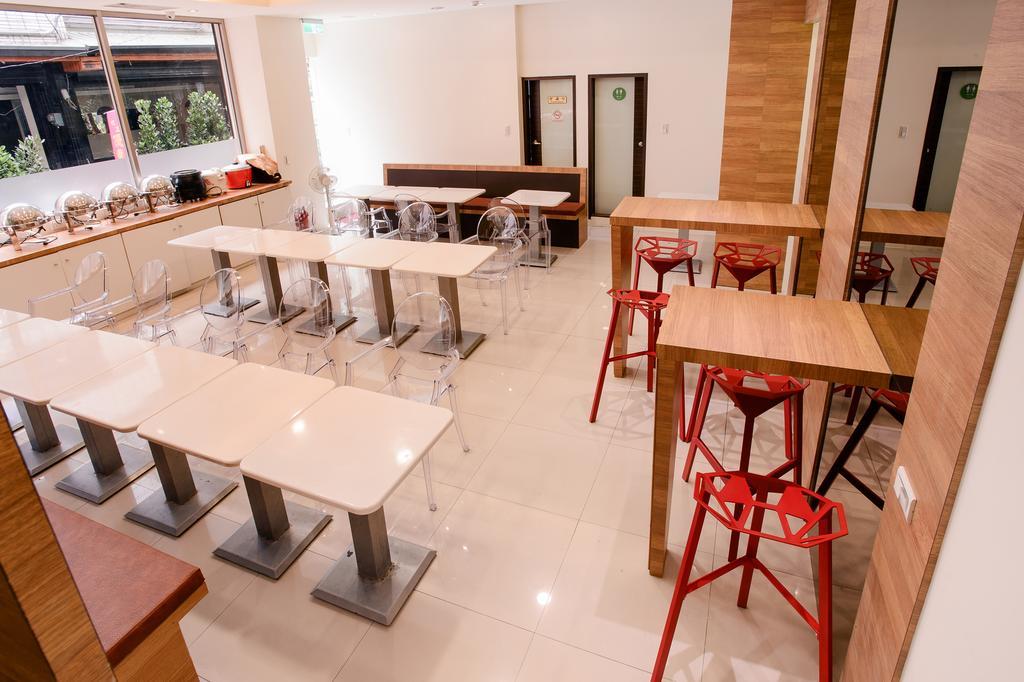 Kiwi-Taichung Station Branch 1 Hotell Eksteriør bilde